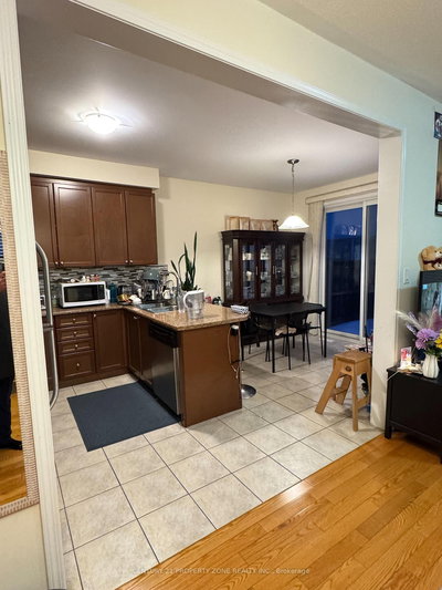 172 Vanhorne Close, Brampton, Ontario image-0-2