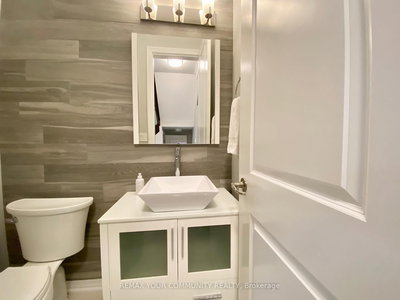 101 Masterman Crescent, Oakville, Ontario image-0-3