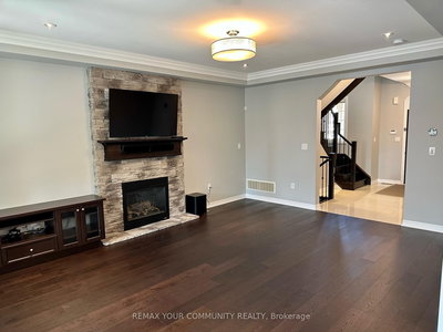 101 Masterman Crescent, Oakville, Ontario image-0-4