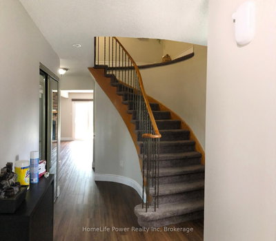 14 Sparrow Court, Brampton, Ontario image-0-4