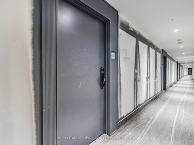 610-405 Dundas Street West, Oakville, Ontario image-0-3