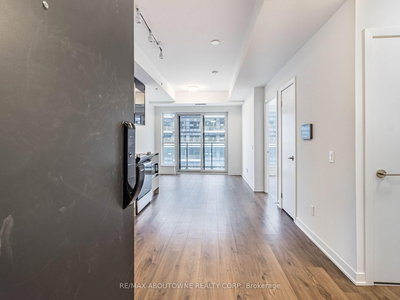 610-405 Dundas Street West, Oakville, Ontario image-0-4