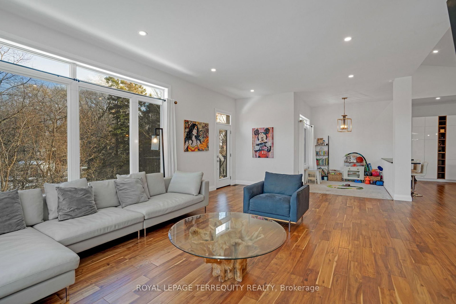 Detached House for sale at 716 North Shore Boulevard, Burlington, Ontario, L7T 1X6 - LaSalle - MLS: W12820564