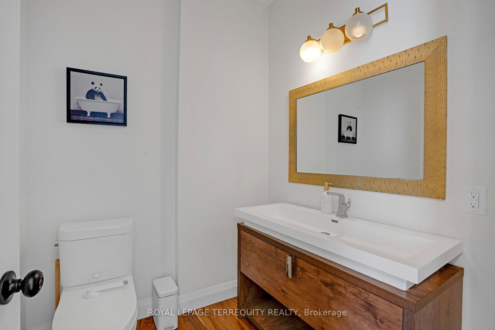 Detached House for sale at 716 North Shore Boulevard, Burlington, Ontario, L7T 1X6 - LaSalle - MLS: W12820564