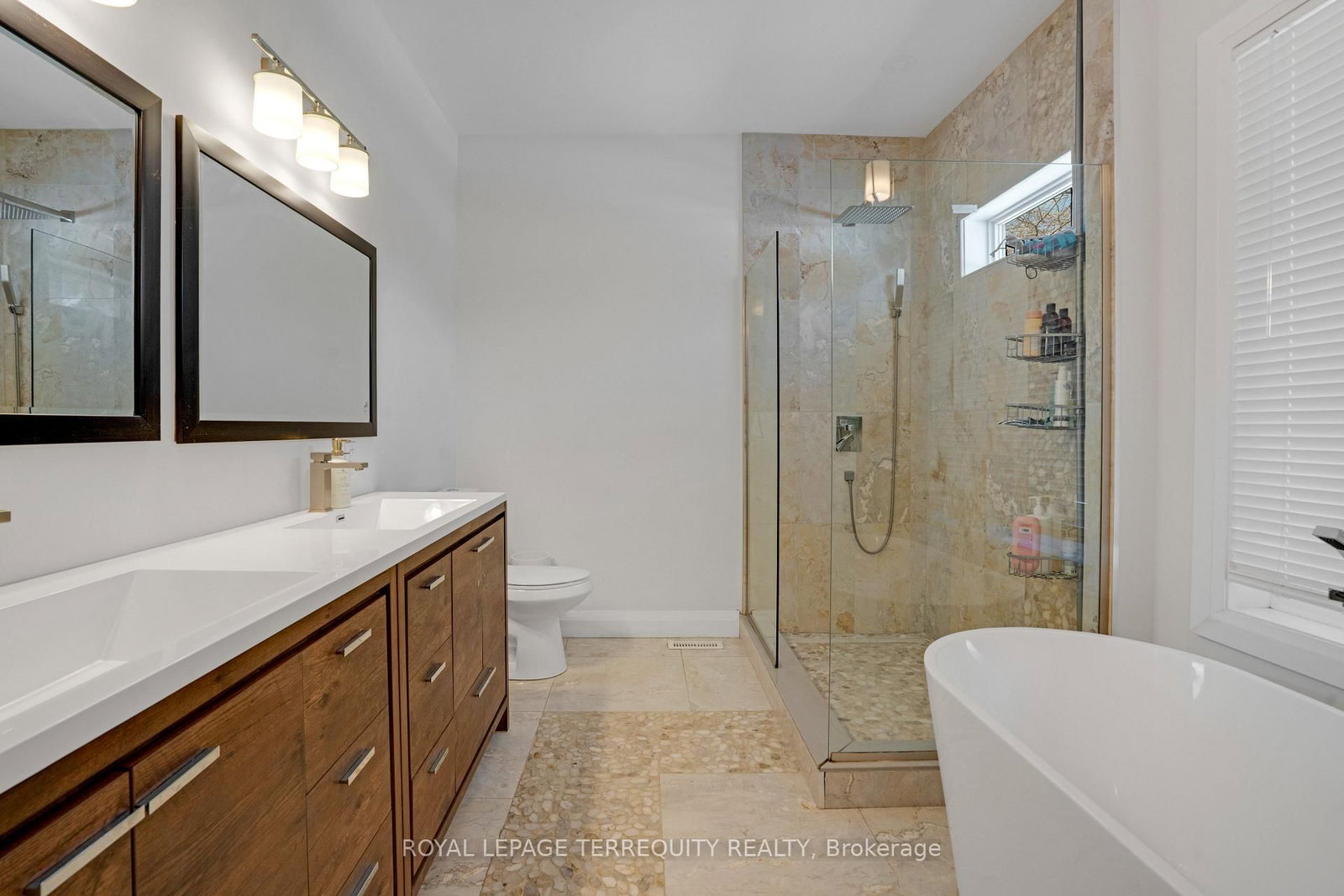 Detached House for sale at 716 North Shore Boulevard, Burlington, Ontario, L7T 1X6 - LaSalle - MLS: W12820564