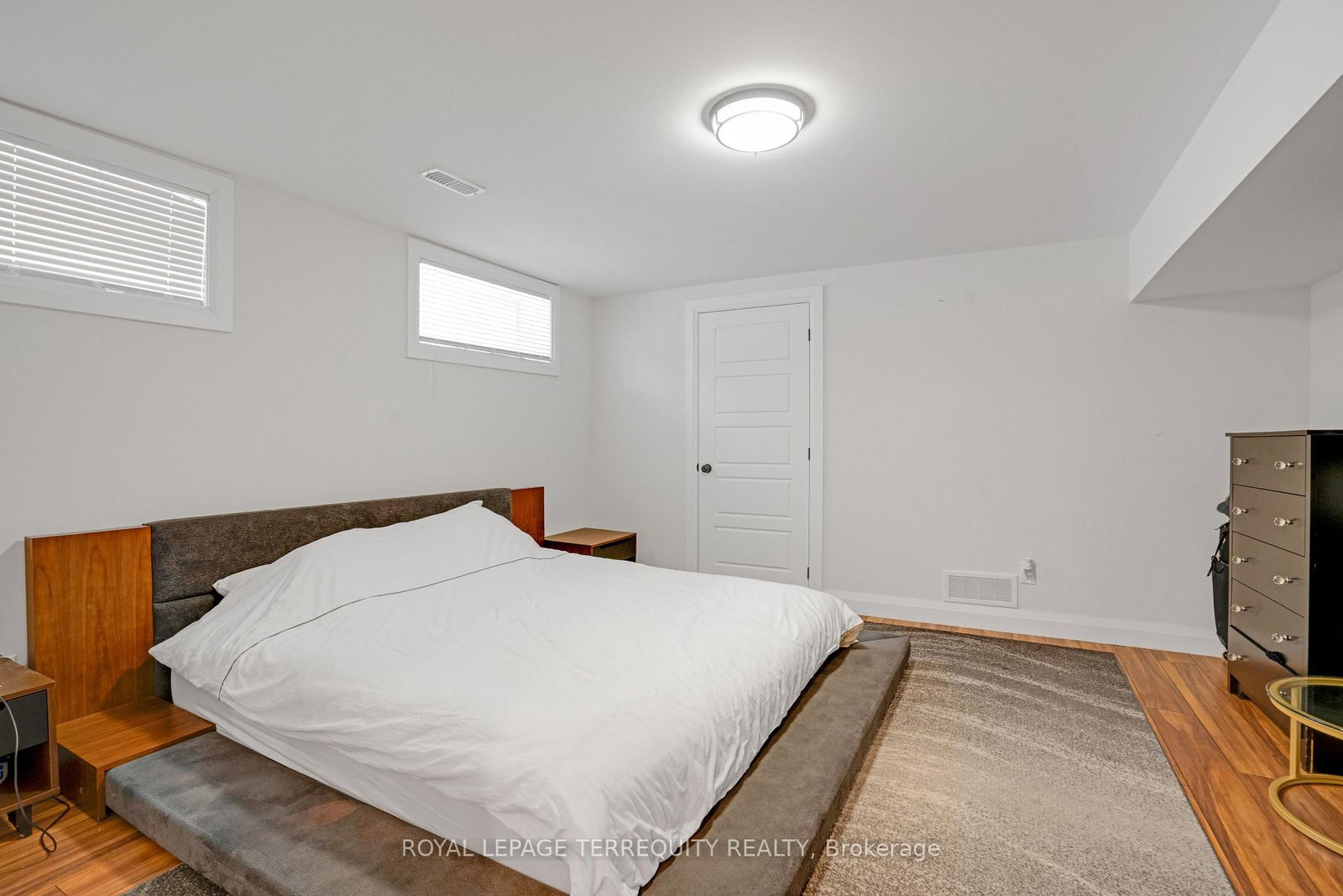 Detached House for sale at 716 North Shore Boulevard, Burlington, Ontario, L7T 1X6 - LaSalle - MLS: W12820564