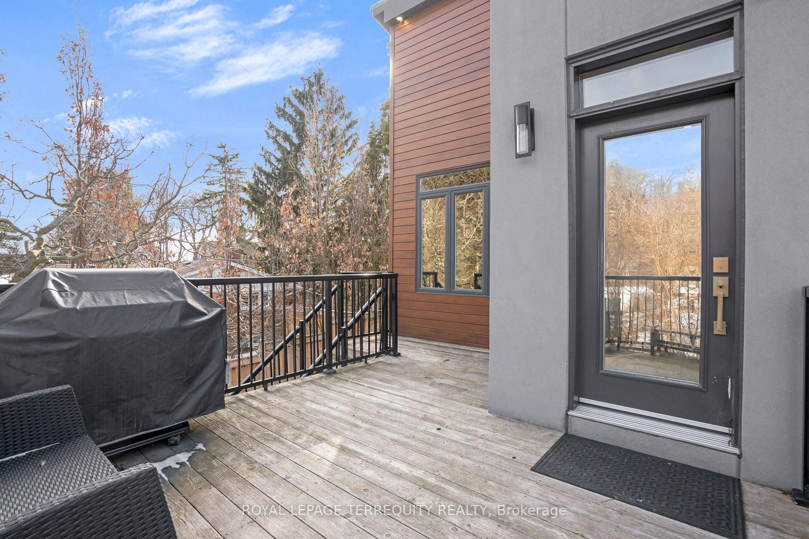 Detached House for sale at 716 North Shore Boulevard, Burlington, Ontario, L7T 1X6 - LaSalle - MLS: W12820564