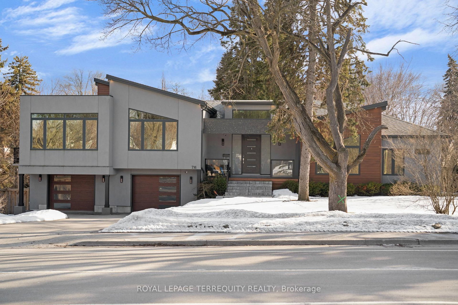 Detached House for sale at 716 North Shore Boulevard, Burlington, Ontario, L7T 1X6 - LaSalle - MLS: W12820564