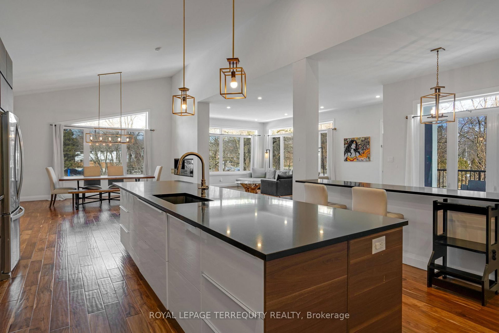 Detached House for sale at 716 North Shore Boulevard, Burlington, Ontario, L7T 1X6 - LaSalle - MLS: W12820564