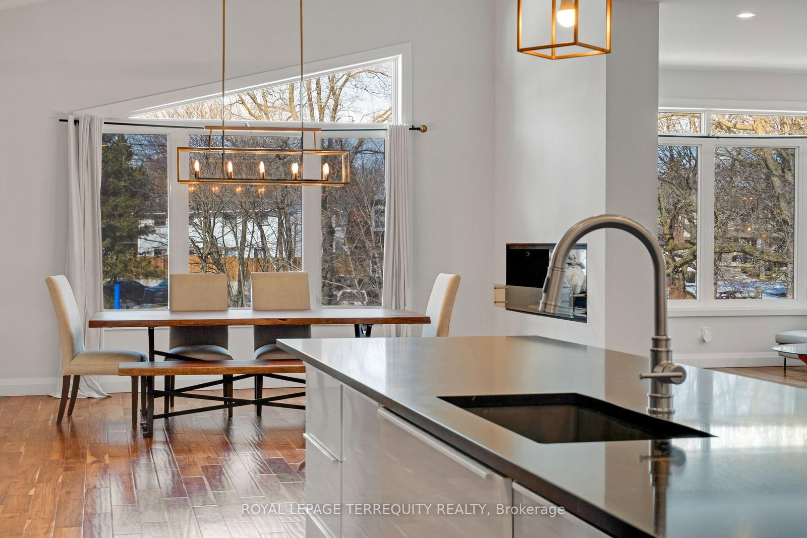 Detached House for sale at 716 North Shore Boulevard, Burlington, Ontario, L7T 1X6 - LaSalle - MLS: W12820564