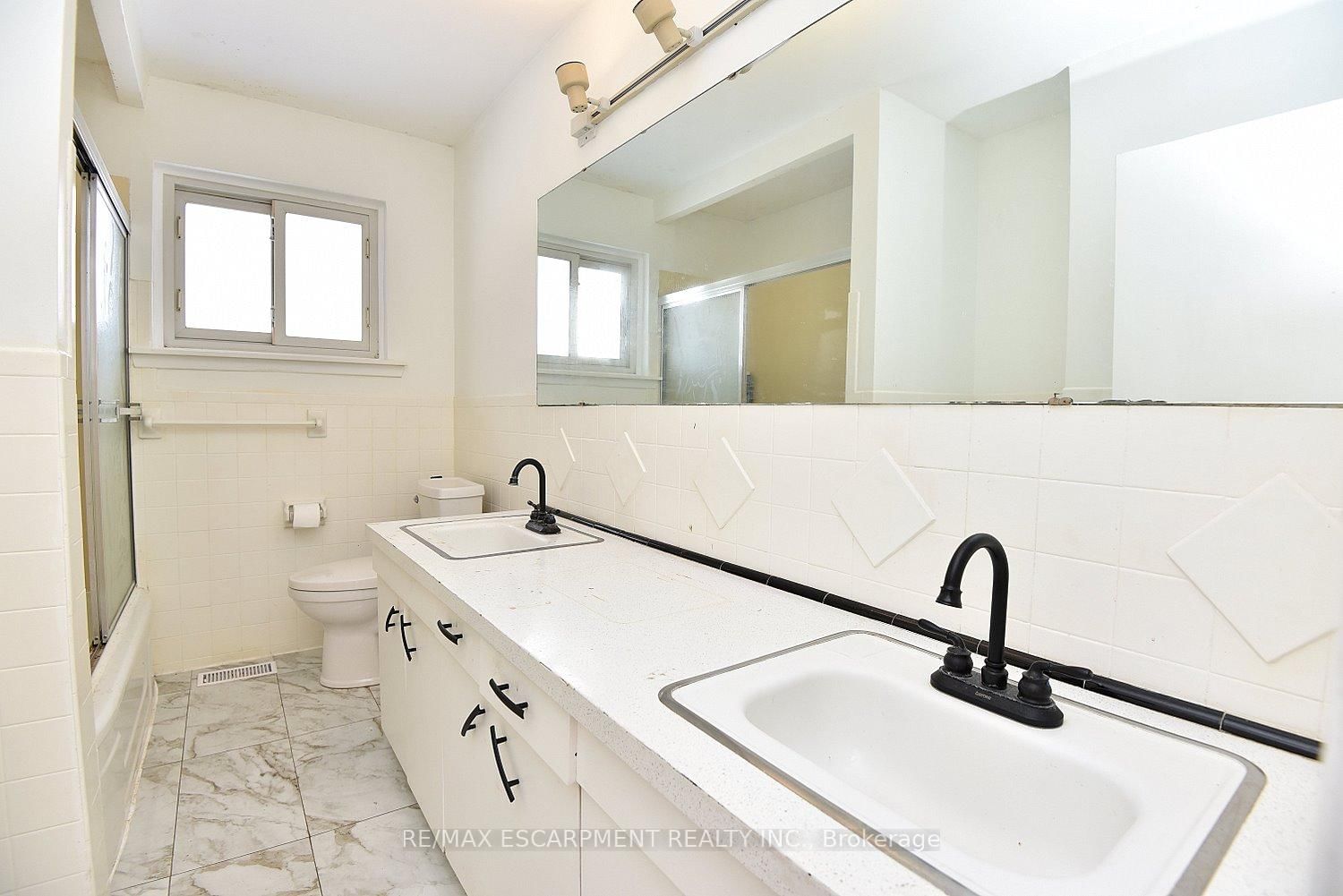 Detached House for sale at 409 Tennyson Drive, Oakville, Ontario, L6L 3Z2 - West - MLS: W12820708