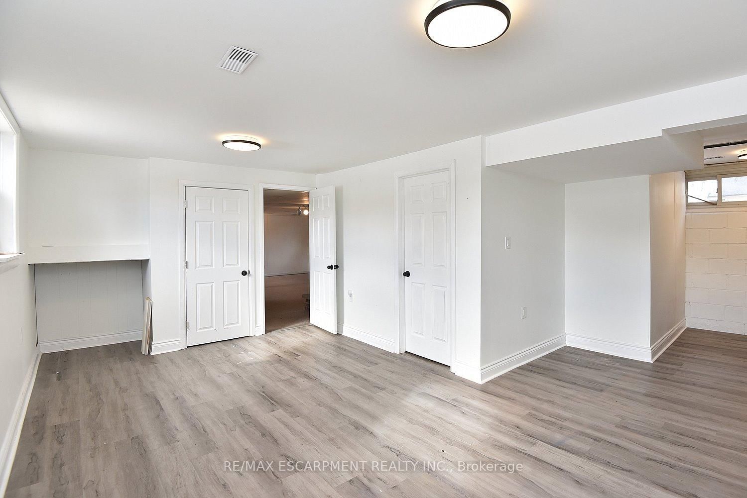 Detached House for sale at 409 Tennyson Drive, Oakville, Ontario, L6L 3Z2 - West - MLS: W12820708