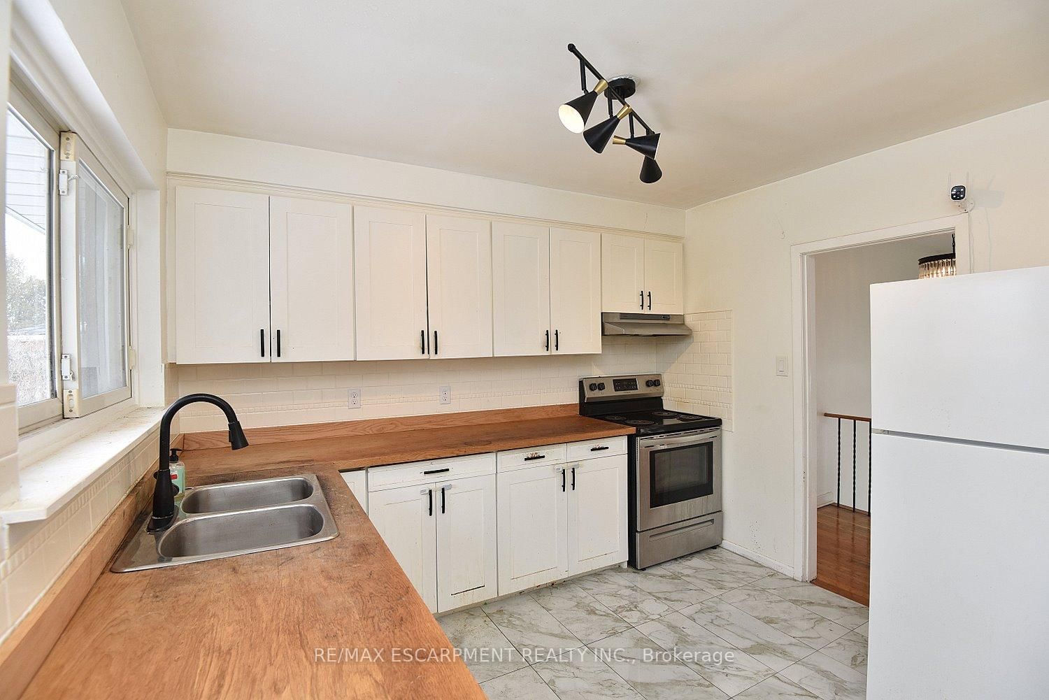 Detached House for sale at 409 Tennyson Drive, Oakville, Ontario, L6L 3Z2 - West - MLS: W12820708