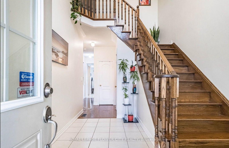 24 Mellowood Ave, Brampton, L6P 2P2 | Image 3