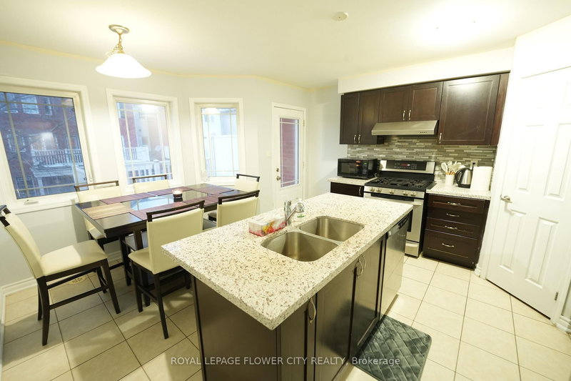 8 - 50 Hillcrest Ave, Brampton, L6W 0B1 | Image 2