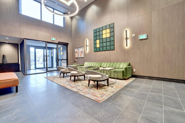 109 - 95 Dundas Street W