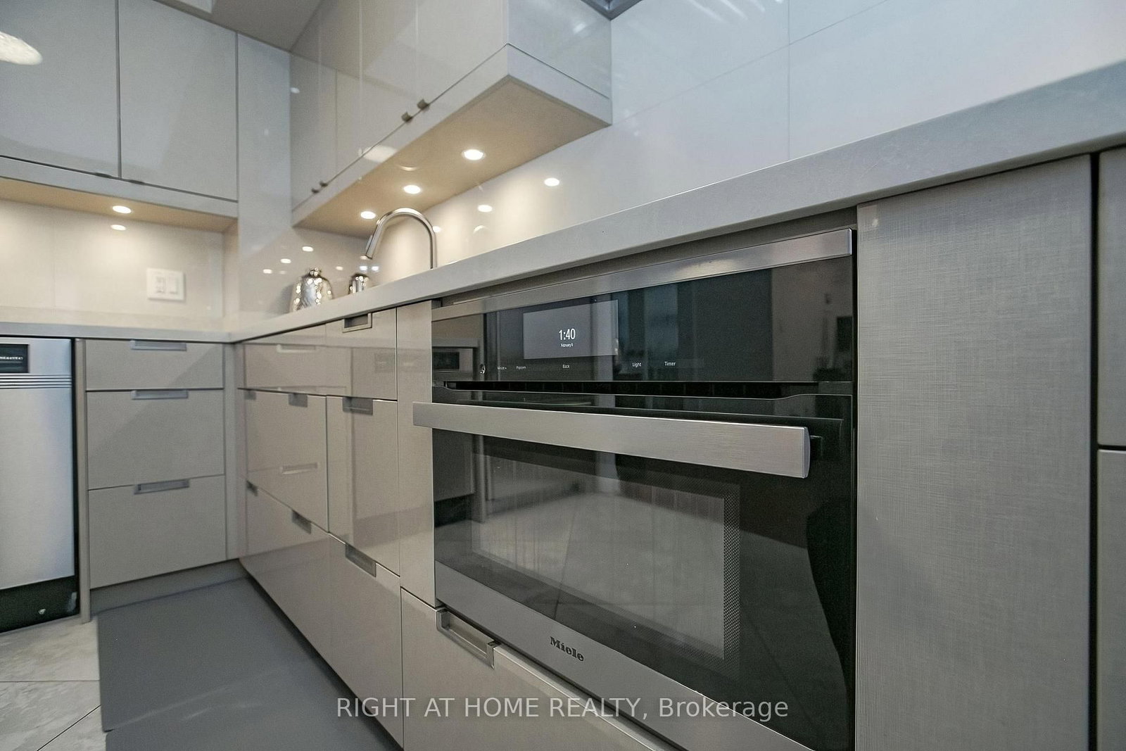 2119 Lake Shore Boulevard W, Unit 217 - Photo 22