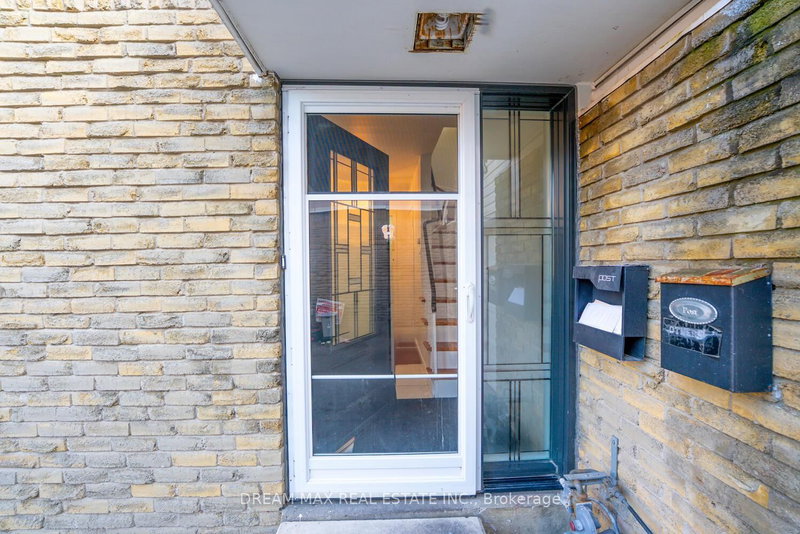 28 Gailwood Crt, Brampton, L6S 2E2 | Image 3