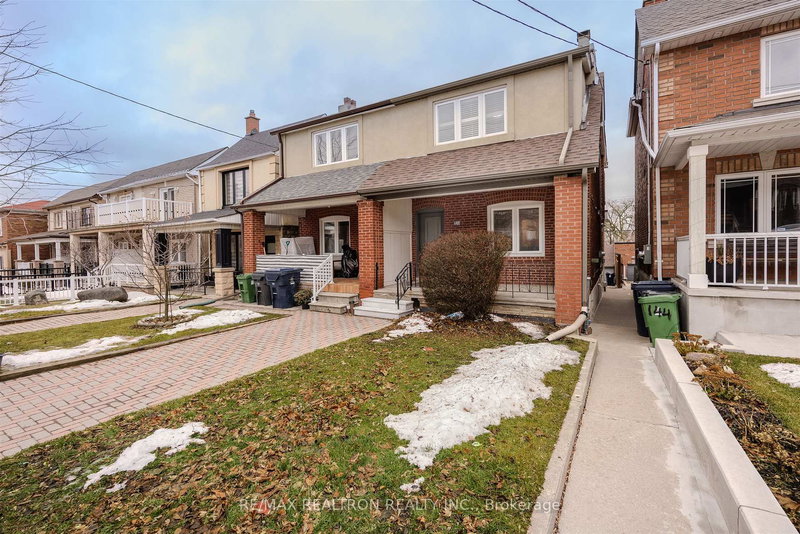 142 Gilbert Ave, Toronto, M6E 4W3 | Image 2