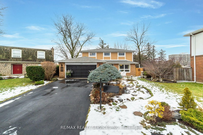 15 Pine Ridge Lane, Brampton, L6W 1G6 | Image 2