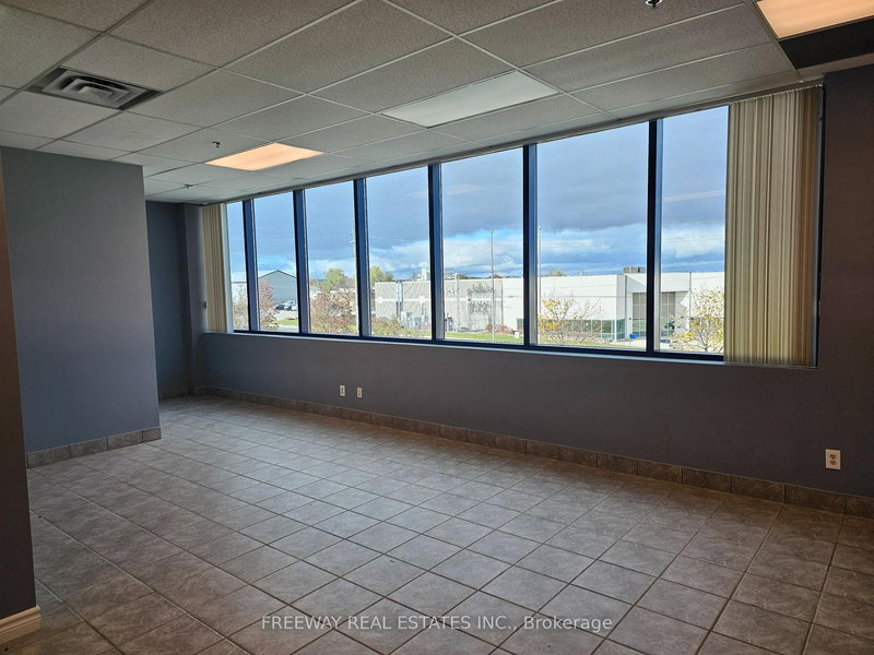 OptionA - 81 Todd Rd, Halton Hills, L7G 4R8 | Image 2