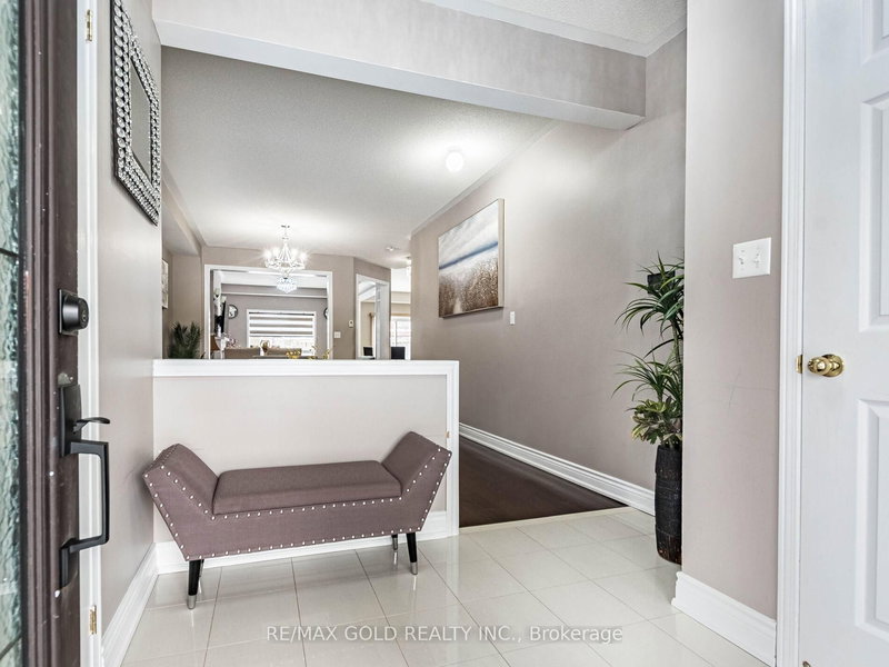 18 Travis Cres, Brampton, L7A 0P2 | Image 3