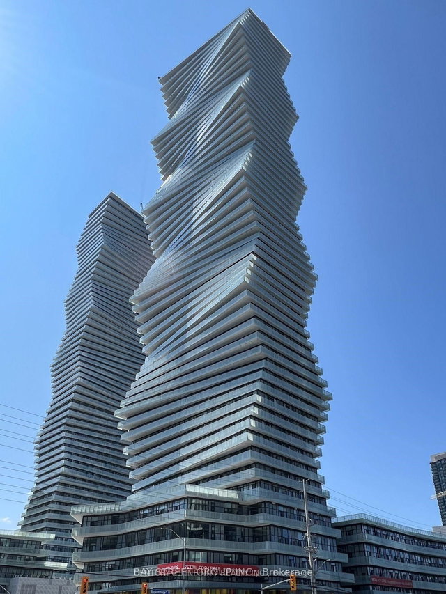 5207 - 3900 Confederation Parkway