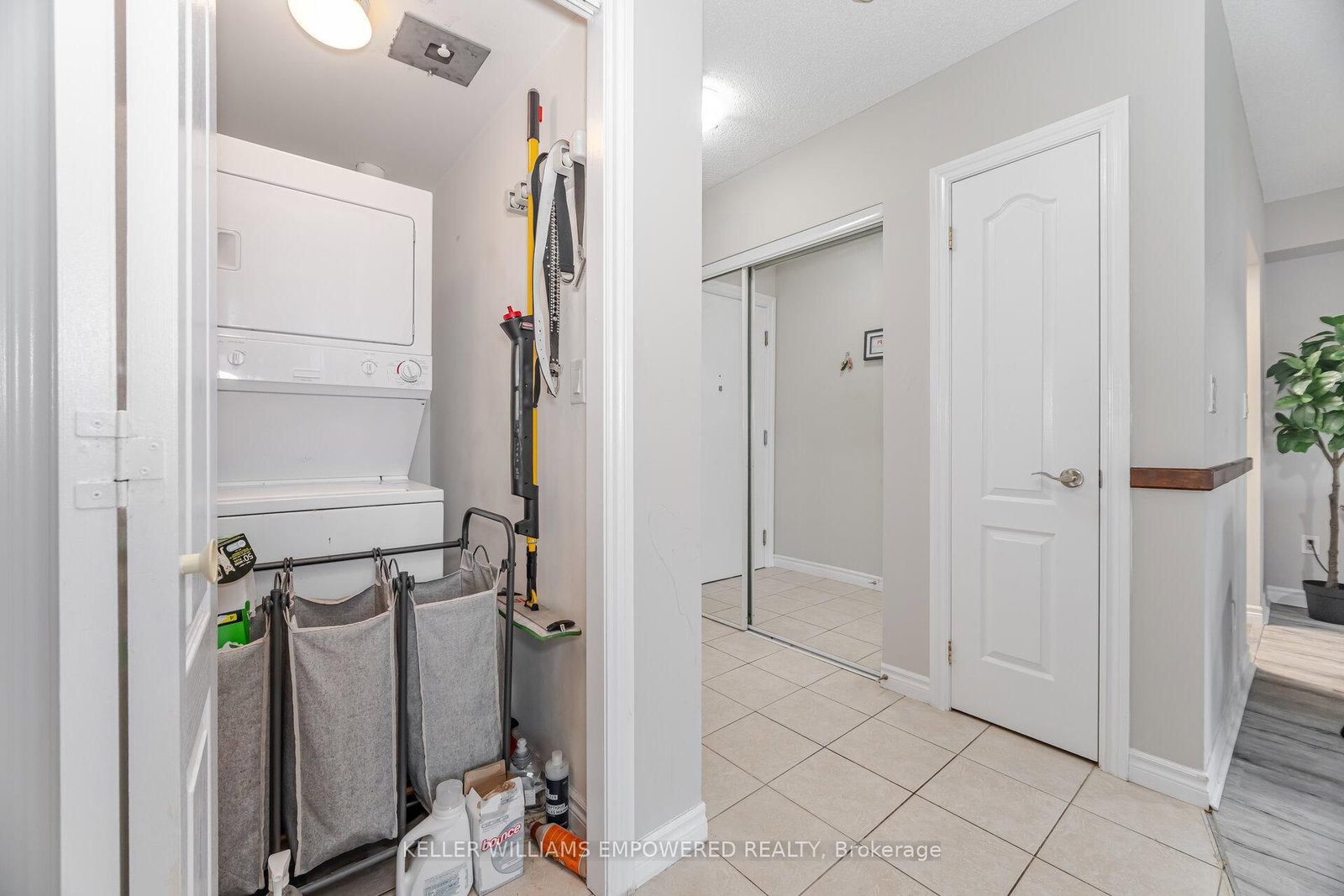 Condo for sale at 410-2088 Lawrence Avenue, Toronto, Ontario, M9N 3Z9 - Weston - MLS: W12823712