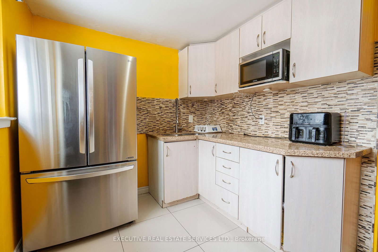 Townhouse for sale at 25 Briar Path, Brampton, Ontario, L6T 2A2 - Avondale - MLS: W12824014