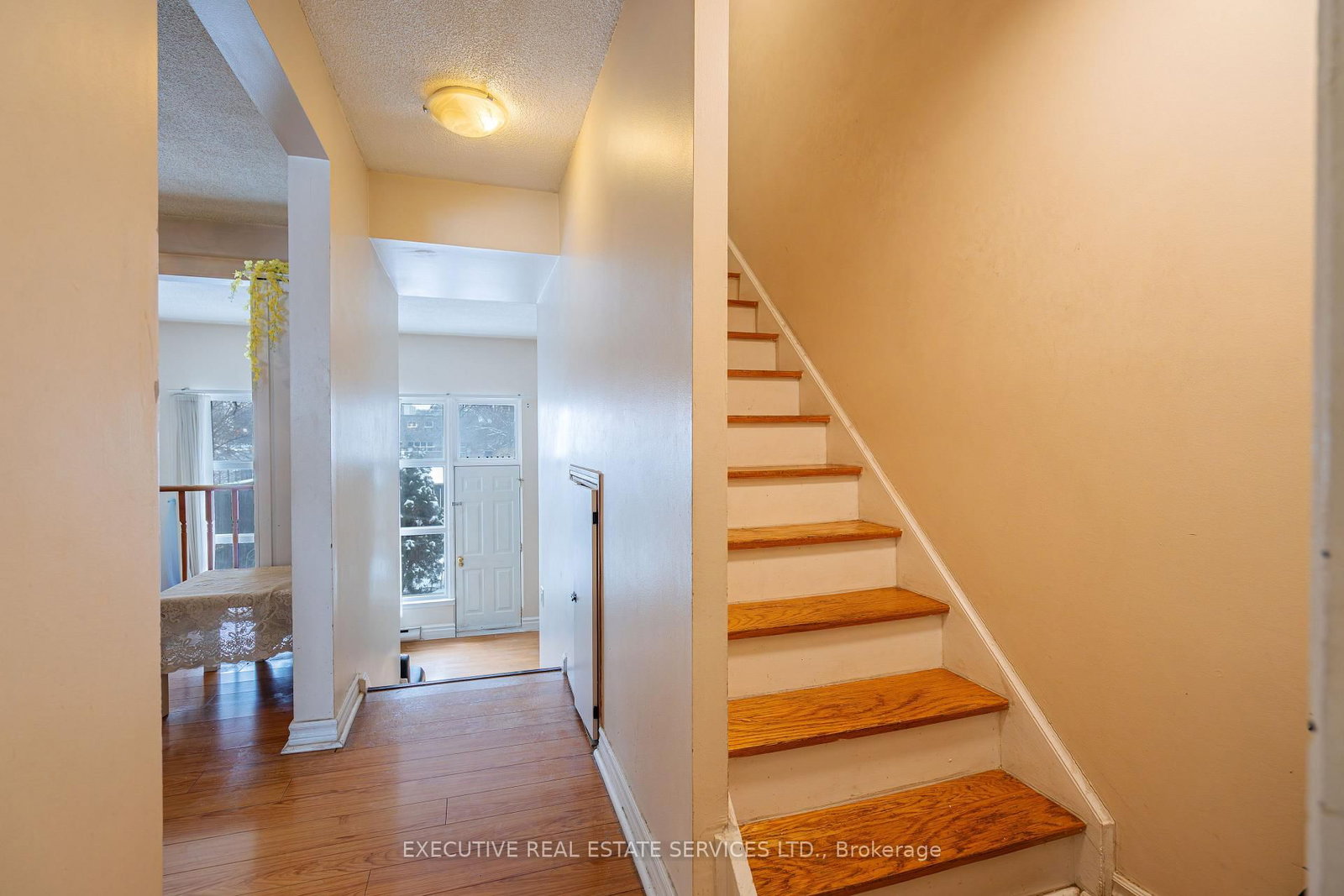 Townhouse for sale at 25 Briar Path, Brampton, Ontario, L6T 2A2 - Avondale - MLS: W12824014