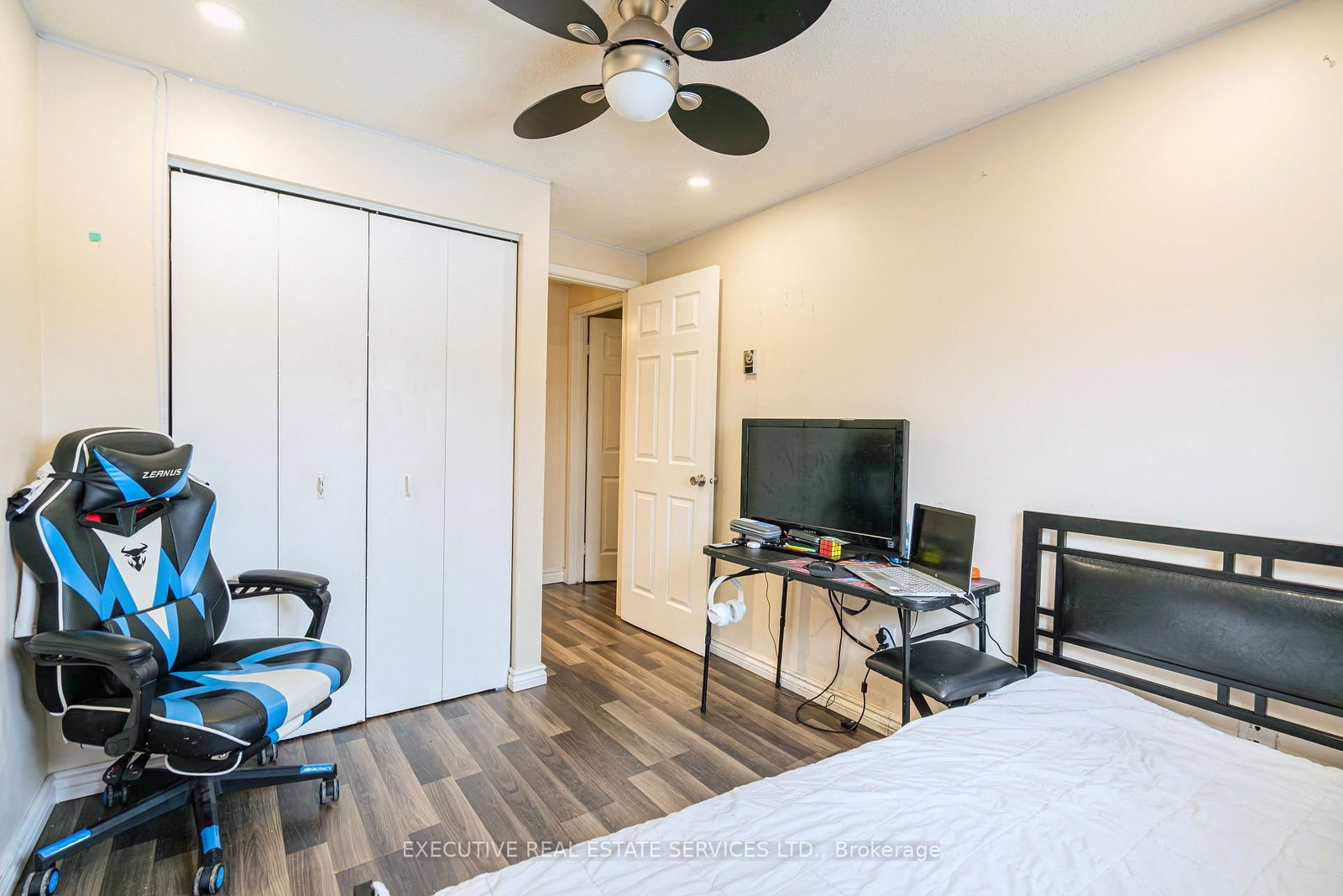 Townhouse for sale at 25 Briar Path, Brampton, Ontario, L6T 2A2 - Avondale - MLS: W12824014