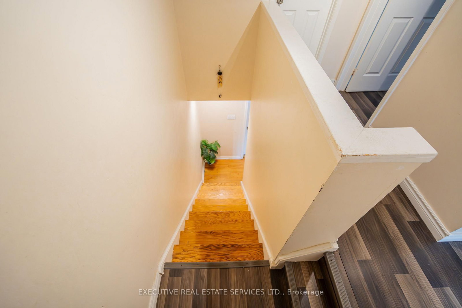 Townhouse for sale at 25 Briar Path, Brampton, Ontario, L6T 2A2 - Avondale - MLS: W12824014