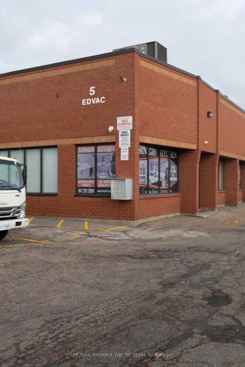 4 - 5 Edvac Dr, Brampton, L6S 5P2 | Image 3