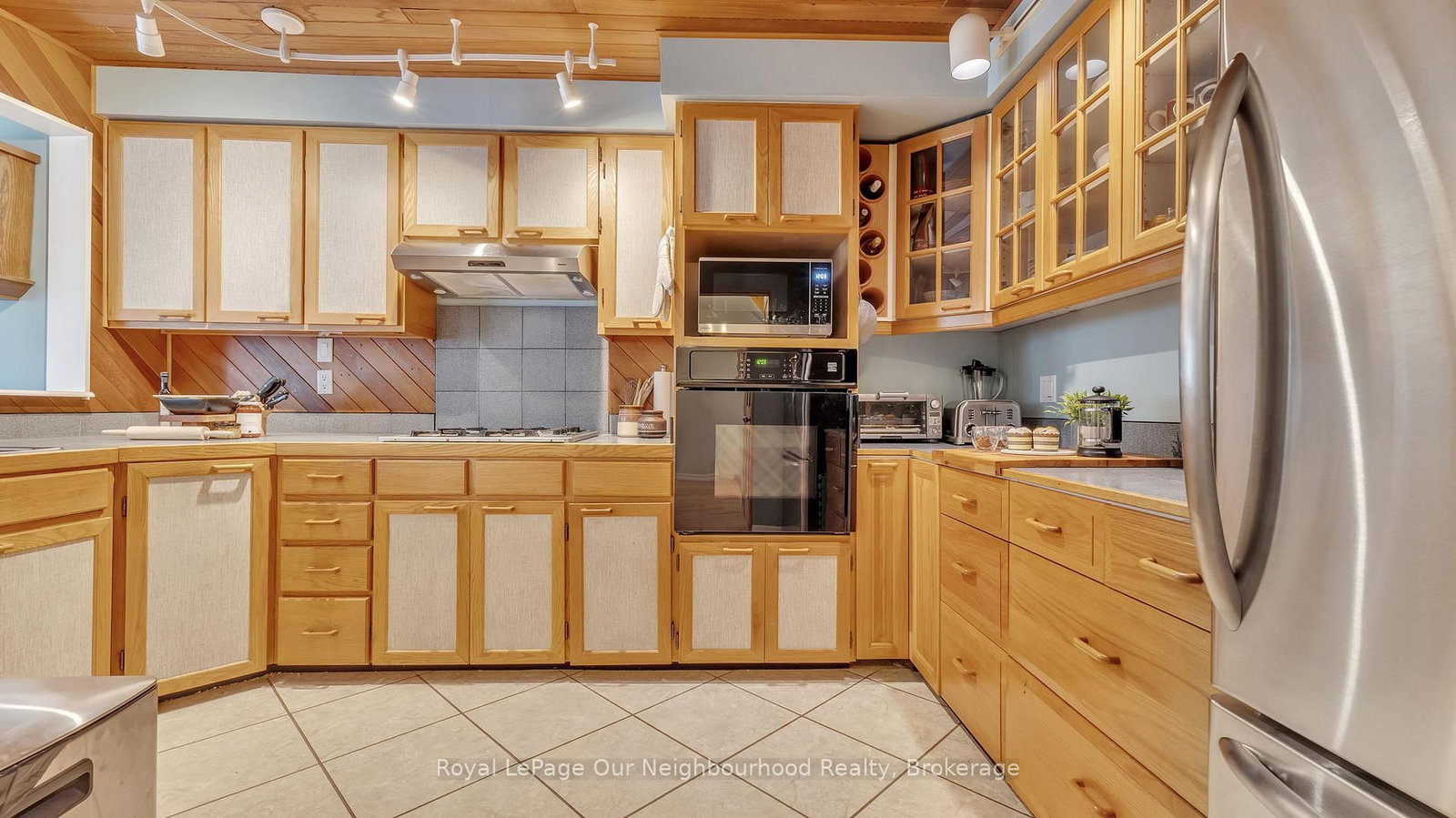 Townhouse for sale at 616 Forestwood Crescent, Burlington, Ontario, L7L 4K5 - Appleby - MLS: W12824710