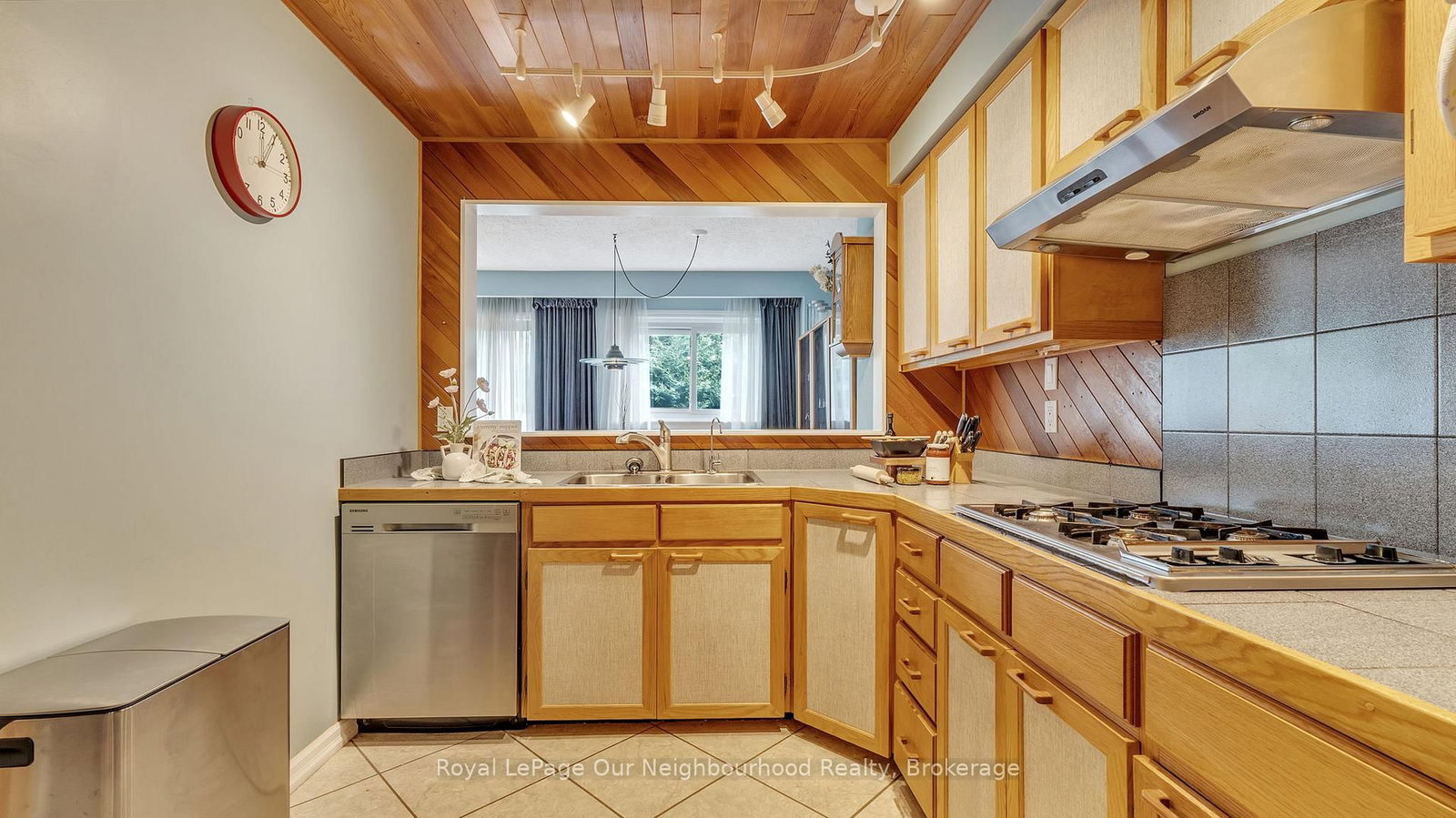 Townhouse for sale at 616 Forestwood Crescent, Burlington, Ontario, L7L 4K5 - Appleby - MLS: W12824710