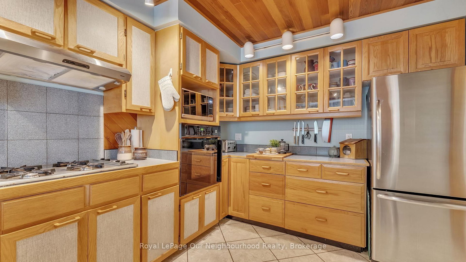 Townhouse for sale at 616 Forestwood Crescent, Burlington, Ontario, L7L 4K5 - Appleby - MLS: W12824710