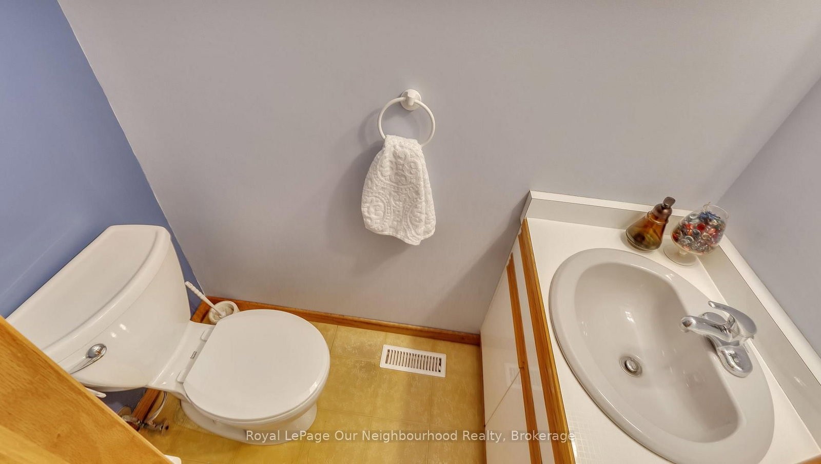 Townhouse for sale at 616 Forestwood Crescent, Burlington, Ontario, L7L 4K5 - Appleby - MLS: W12824710