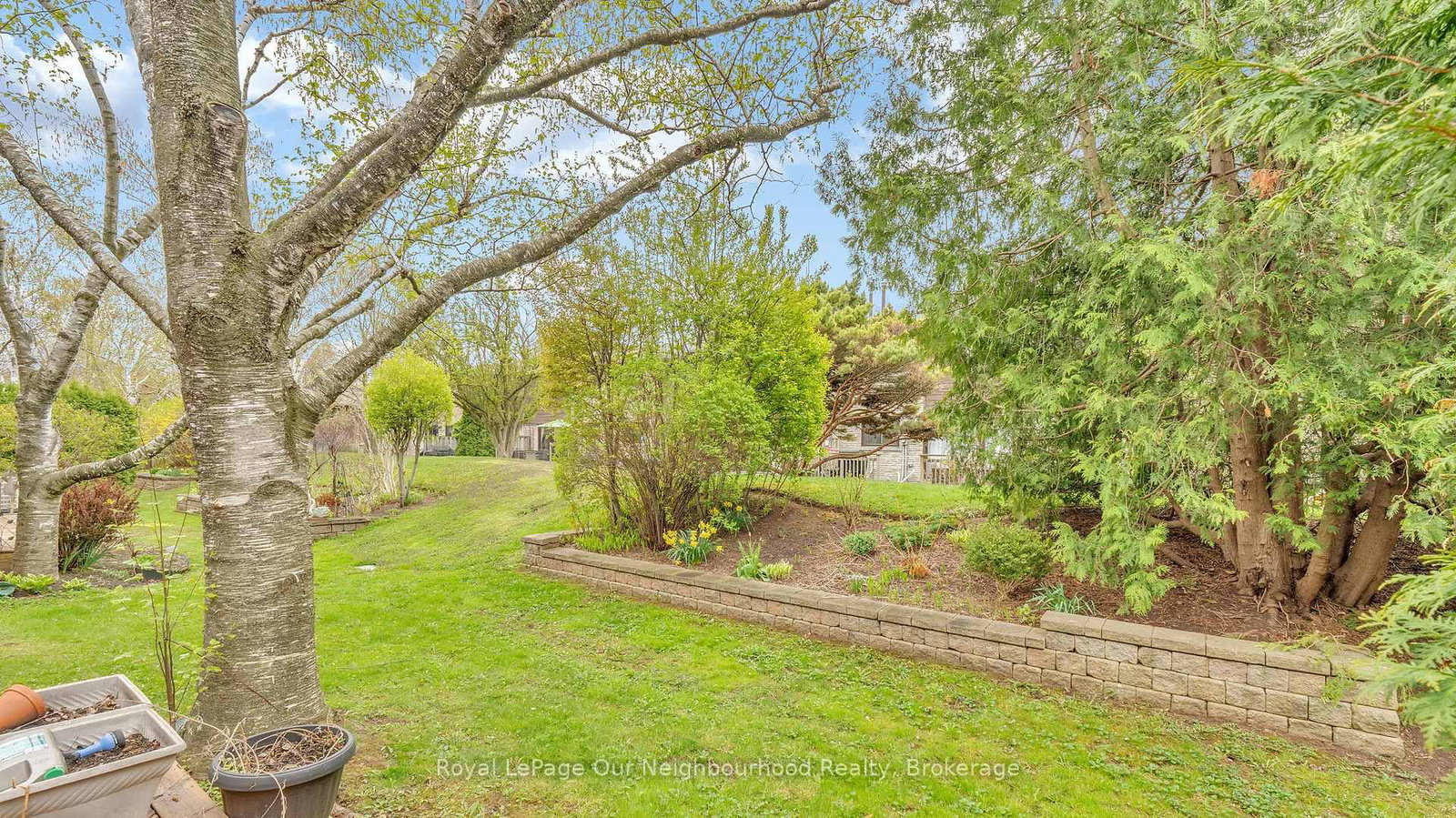 Townhouse for sale at 616 Forestwood Crescent, Burlington, Ontario, L7L 4K5 - Appleby - MLS: W12824710