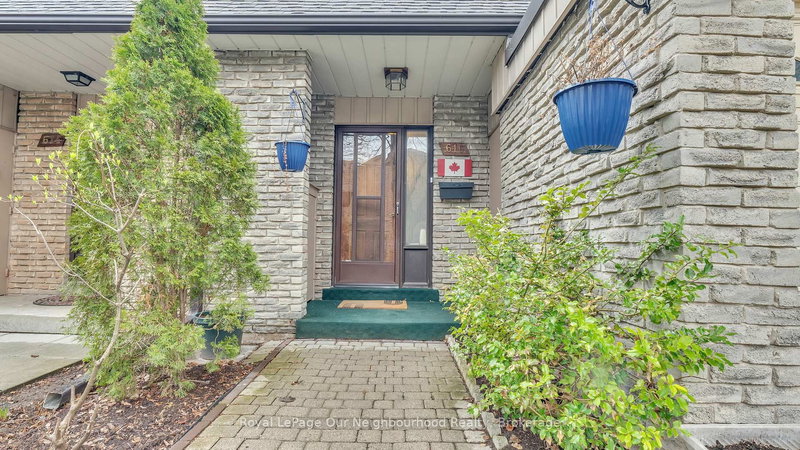 616 Forestwood Cres, Burlington, L7L 4K5 | Image 2
