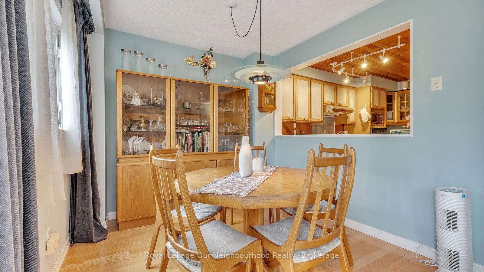 Townhouse for sale at 616 Forestwood Crescent, Burlington, Ontario, L7L 4K5 - Appleby - MLS: W12824710