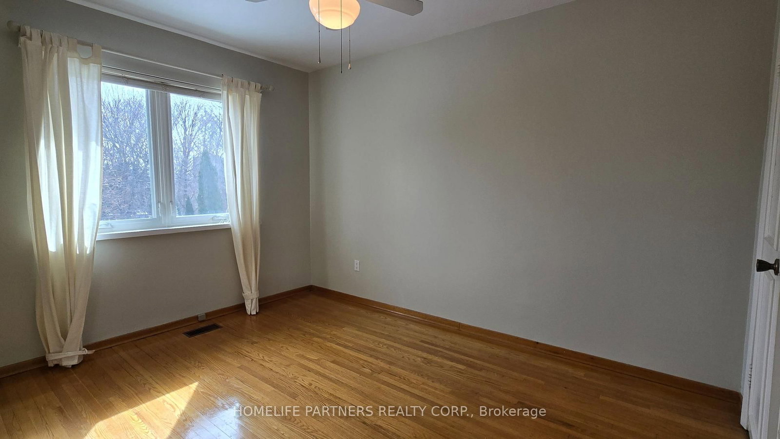 Detached House for lease at 3 Ridge Point Crescent, Toronto, Ontario, M6M 2Z7 - Brookhaven-Amesbury - MLS: W12824760