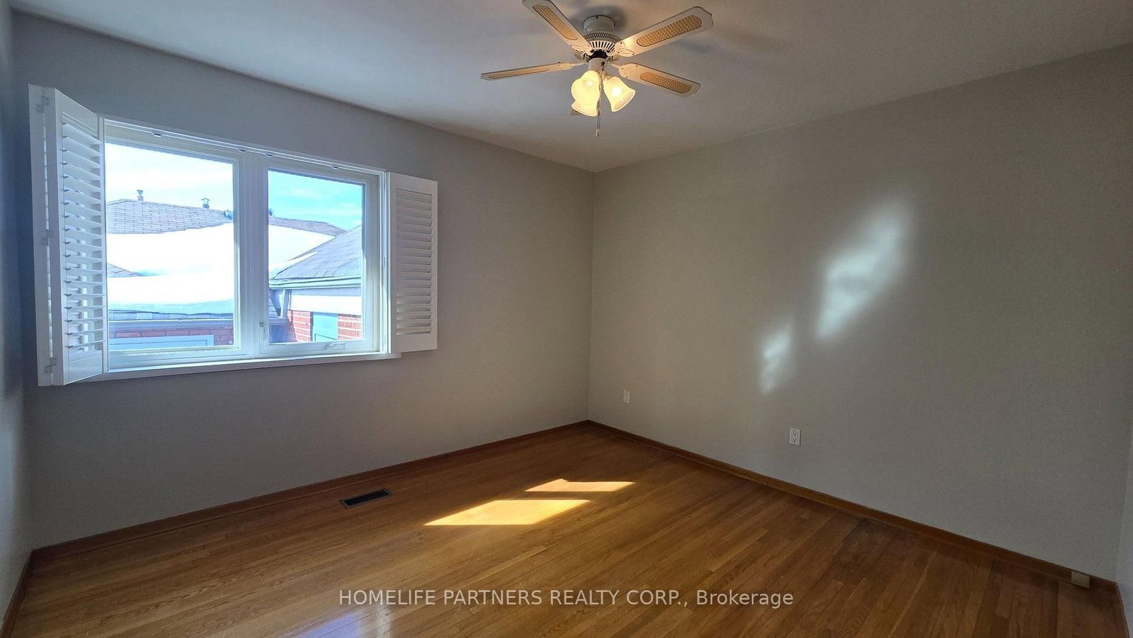 Detached House for lease at 3 Ridge Point Crescent, Toronto, Ontario, M6M 2Z7 - Brookhaven-Amesbury - MLS: W12824760