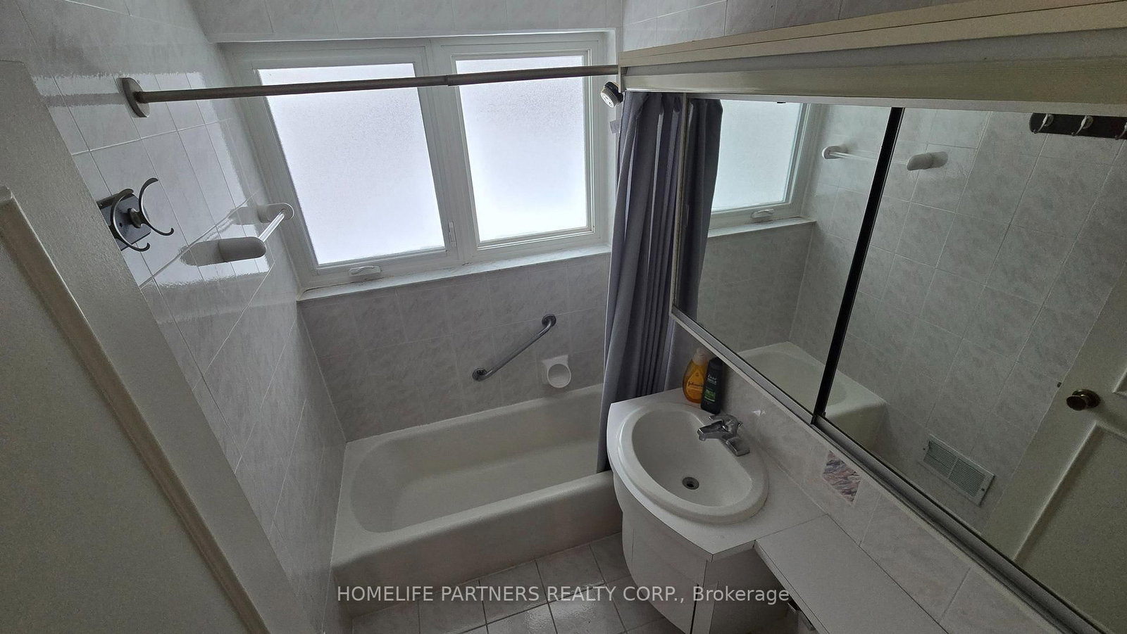 Detached House for lease at 3 Ridge Point Crescent, Toronto, Ontario, M6M 2Z7 - Brookhaven-Amesbury - MLS: W12824760