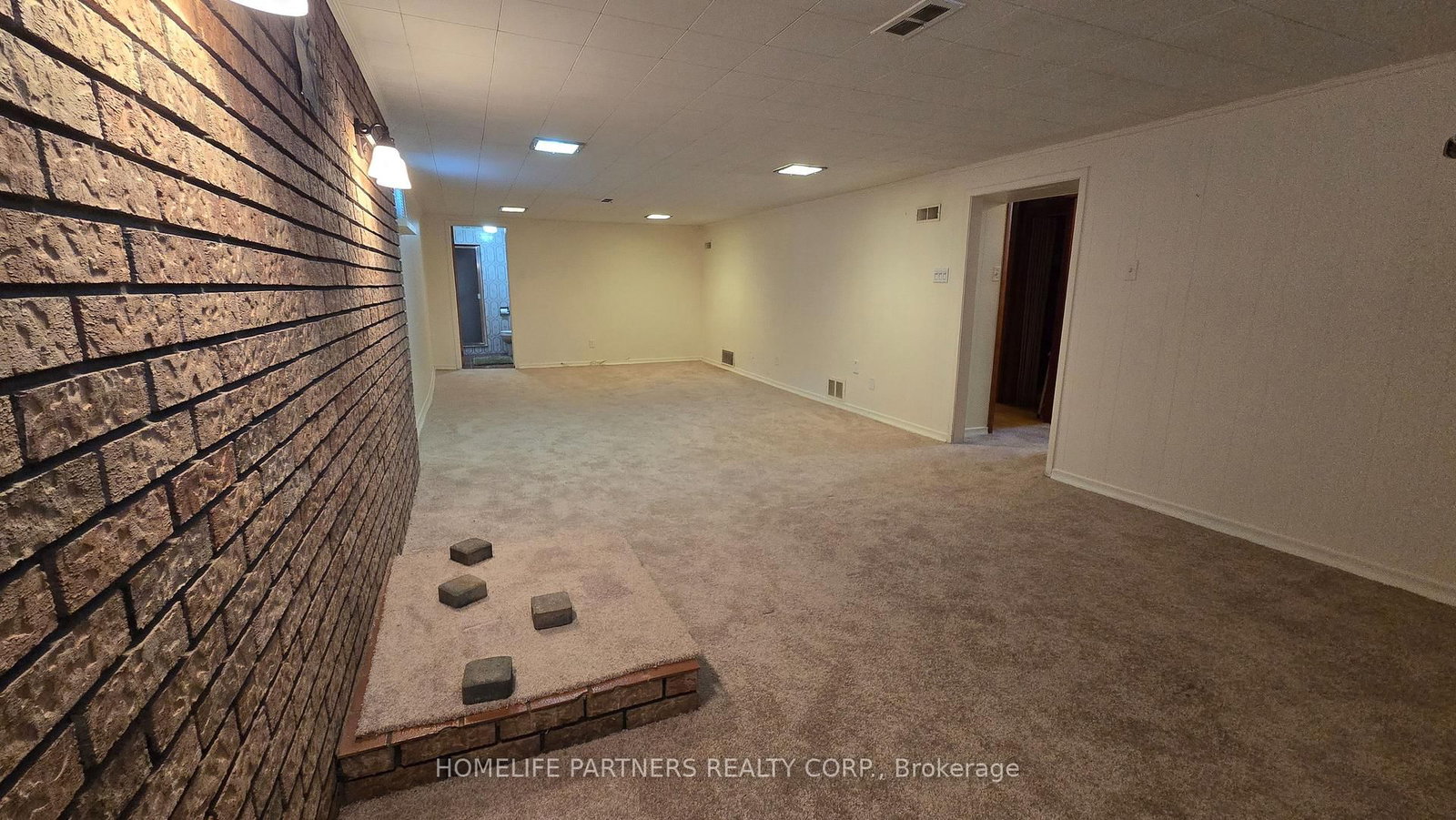 Detached House for lease at 3 Ridge Point Crescent, Toronto, Ontario, M6M 2Z7 - Brookhaven-Amesbury - MLS: W12824760