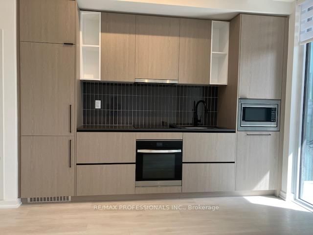 609 - 1285 Dupont Street