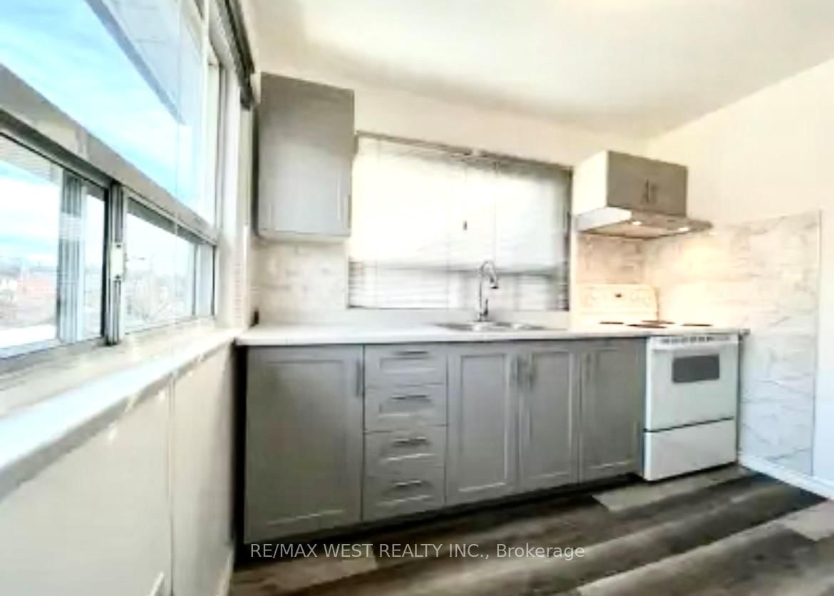 321 Caledonia Road, Unit upper - Photo 13