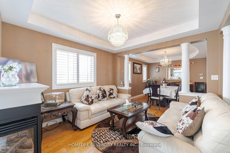 14 Oakhaven Rd, Brampton, L6P 2Y3 | Image 3