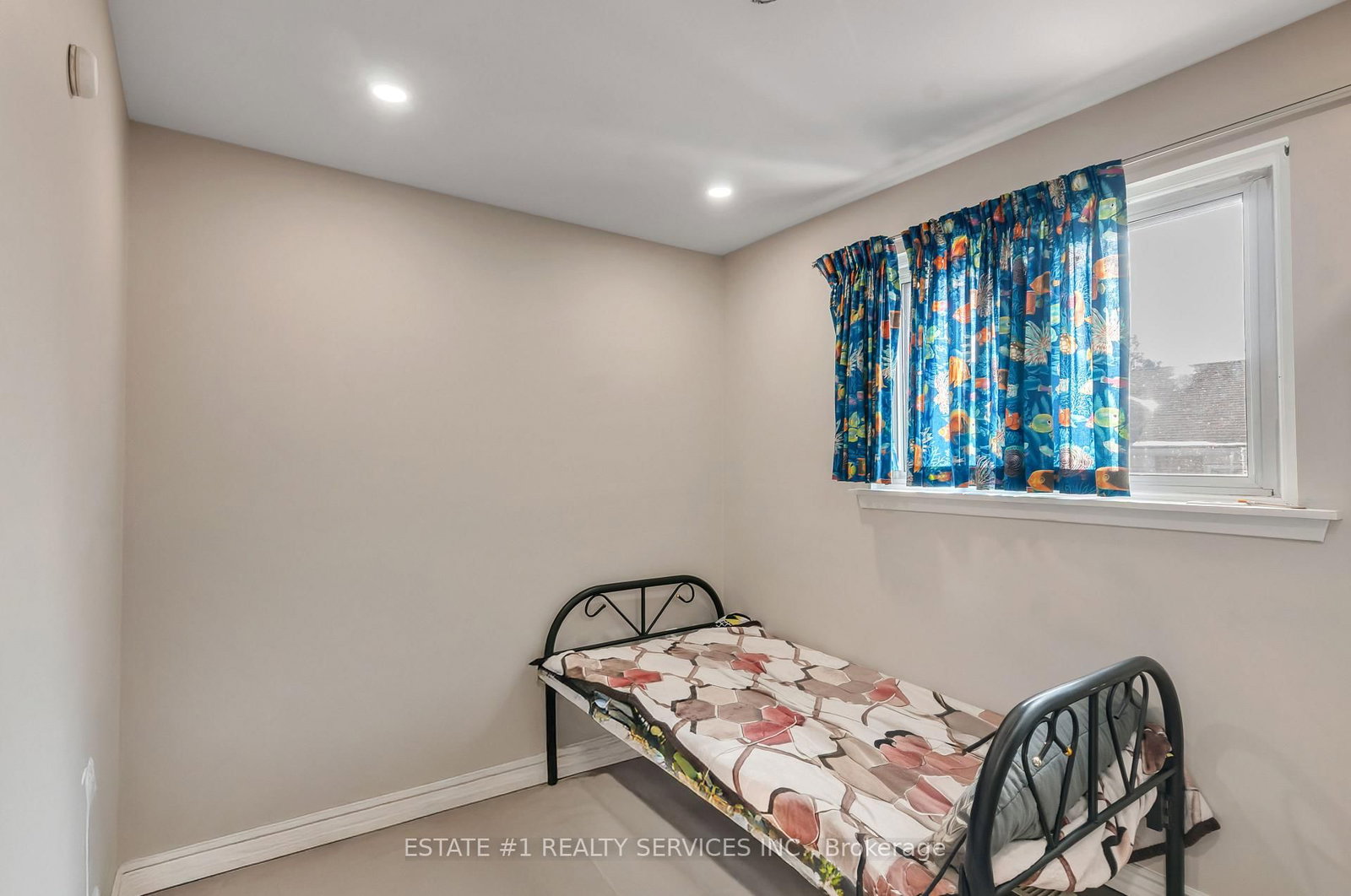 Semi-Detached House for sale at 116 Addington Crescent, Brampton, Ontario, L6T 2R5 - Avondale - MLS: W12825450