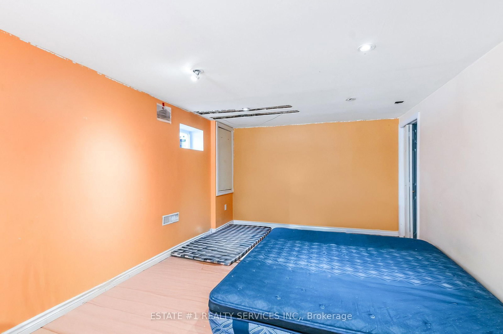 Semi-Detached House for sale at 116 Addington Crescent, Brampton, Ontario, L6T 2R5 - Avondale - MLS: W12825450