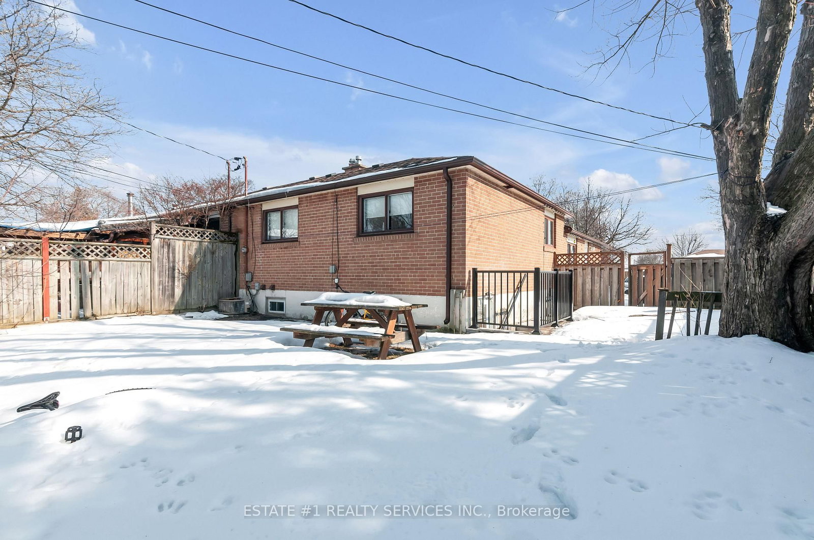 Semi-Detached House for sale at 116 Addington Crescent, Brampton, Ontario, L6T 2R5 - Avondale - MLS: W12825450